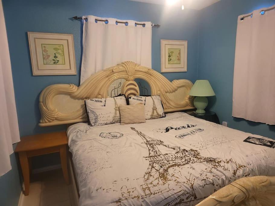Entire By Siesta Key/closed To Downtown * Sarasota