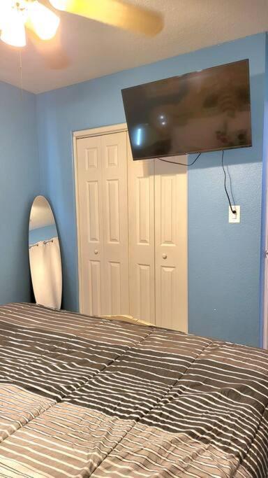 Entire By Siesta Key/closed To Downtown *